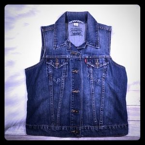 Levi’s women’s denim trucker vest size large A5